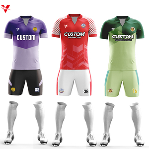 Kit <span class=keywords><strong>Divise</strong></span> da <span class=keywords><strong>Calcio</strong></span> Personalizzate Uomo all'Ingrosso 100% Poliestere a Sublimazione Economiche con Logo - Product Image 1