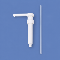 Tête de pompe PP 30cc pour couvercle de seau en plastique avec tube d'aspiration en PE pour la distribution de liquides fins ou visqueux