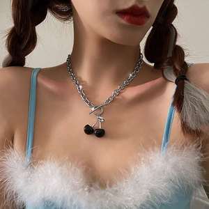<span class=keywords><strong>Collana</strong></span> di ciliegie nere, catena di clavicola da ragazza in stile scuro, coreano Versatile <span class=keywords><strong>collana</strong></span> di celebrità retrò su Internet N800281 - Product Image 2