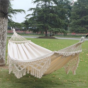 <span class=keywords><strong>Hamac</strong></span> d'extérieur en coton fait main avec pompon <span class=keywords><strong>Hamac</strong></span> suspendu en macramé <span class=keywords><strong>brésilien</strong></span> - Product Image 1