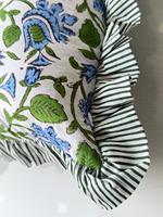 Housse de coussin en coton bohème faite à la main avec imprimé floral en bloc, coussins décoratifs de luxe, coussins bohèmes à volants