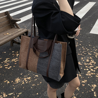 Sac fourre-tout BULAIDAI luxueux rétro en jean avec empiècements, fermeture éclair, sac à bandoulière pour femme, doublure en polyester, toutes saisons, lettres