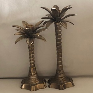 Portavelas de palmera de metal para decoración del hogar - Product Image 1
