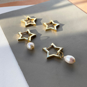 Orecchini a Cerchio con Perle e Stelle - Product Image 2