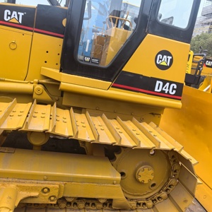 รถแทรกเตอร์ตักดิน Caterpillar D4C พร้อมใบมีดและรางตีนตะขาบ สีเหลือง อุปกรณ์ก่อสร้าง - Product Image 4