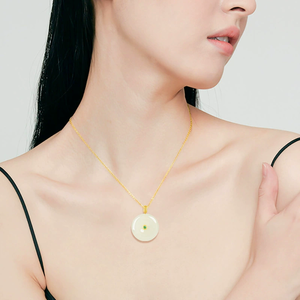 สร้อยคอจี้หยกขาวธรรมชาติแบบโบราณ ประดับหยกแท้ ทองคำ 18K พร้อมสร้อยชุบทอง 24K - Product Image 4