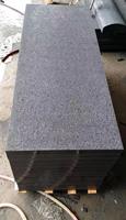 Dalles de granit noir sésame, finition polie, pour une utilisation extérieure moderne et minimaliste, qualité supérieure