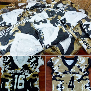 زي كرة القدم الأمريكية للرجال بنمط التمويه مع طباعة بالتسامي - Product Image 6