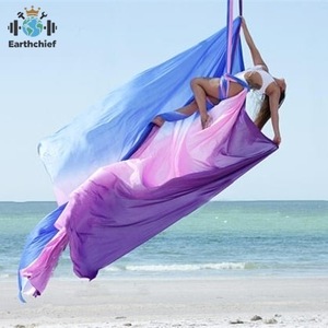 Soies aériennes Ombre 9 Yards/8,2 m, tissus aériens teints par nouage pour le yoga <span class=keywords><strong>aérien</strong></span>, l'acrobatie aérienne et les arts du <span class=keywords><strong>cirque</strong></span> - Product Image 4
