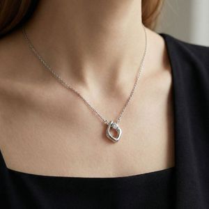 [ Hong Kong International Jewellery Show ] Floral-Inspired Minimalist Zircon Pendant Necklace with Fluid Silver-Plated Design - Product Image 4