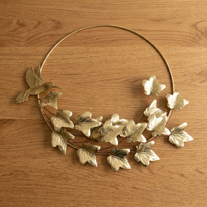 Corona de Hojas Metálicas Doradas, Flores Decorativas Hechas a Mano, Adorno Clásico Redondo para Bodas - Product Image 3
