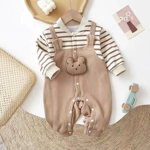 Tutine Autunno/Inverno per Neonati, Modelli 2026 con Simpatico Motivo Orso, in Tessuto Waffle alla Moda, Maniche Lunghe per Tenere al Caldo - Product Image 4