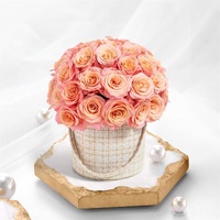 Kotak Hadiah Silinder Bulat Bergaya Floral dengan Aksen Kain, Isi Buket Bunga Mawar Buatan Tangan