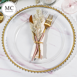 Pratos Decorativos Redondos de Plástico Dourados com Borda de Pérolas para Servir em Festas e Eventos - Product Image 6