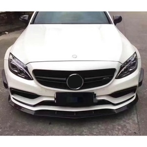 Lèvre de pare-chocs avant Mercedes C63s 2017, état neuf, avec découpes pour feux antibrouillard - Product Image 3