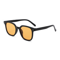 Lunettes de soleil pour femmes avec monture noire et verres roses, lunettes de soleil aux couleurs uniques