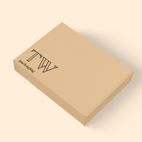 Boîte d'expédition en carton ondulé bleu à l'extérieur et papier PPWR à l'intérieur, personnalisable avec logo, écologique, vente en gros