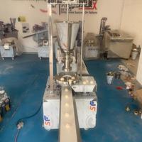Machine automatique de fabrication de petits baozi et de khinkali, machine à encruster les pains farcis à la vapeur