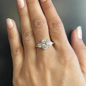 Anillo de diamantes cultivados en laboratorio de Plata de Ley 925 para mujer al por mayor, diamantes de corte de pera ovalados de claridad VVS clásicos para bodas - Product Image 1