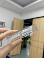 Tube de brillant à lèvres en plastique transparent carré vide de 5ml avec brosse épaisse pour emballer le rouge à lèvres liquide Capacité de 6 à 8ml Utilisation cosmétique