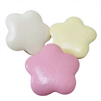 Nouveau jouet pour chat en PU à rebond lent, motif fleur de prunier et cookie étoile, moelleux, doux et humide, idéal pour le pressage et le succion des doigts, emballé individuellement
