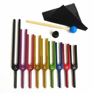 أدوات شفاء بالصوت مخصصة ، مجموعة شوكة موالفة من الألومنيوم ، شوك للتأمل والتأمل ، مجموعة العلاج الصوتي - Product Image 1