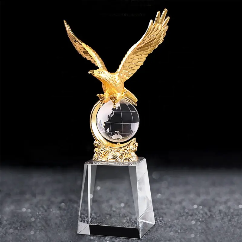 Custom Gold Metal Eagle Sculpture Trophy with Crystal World Globe Award Trophy For Business Gifts Souvenirs