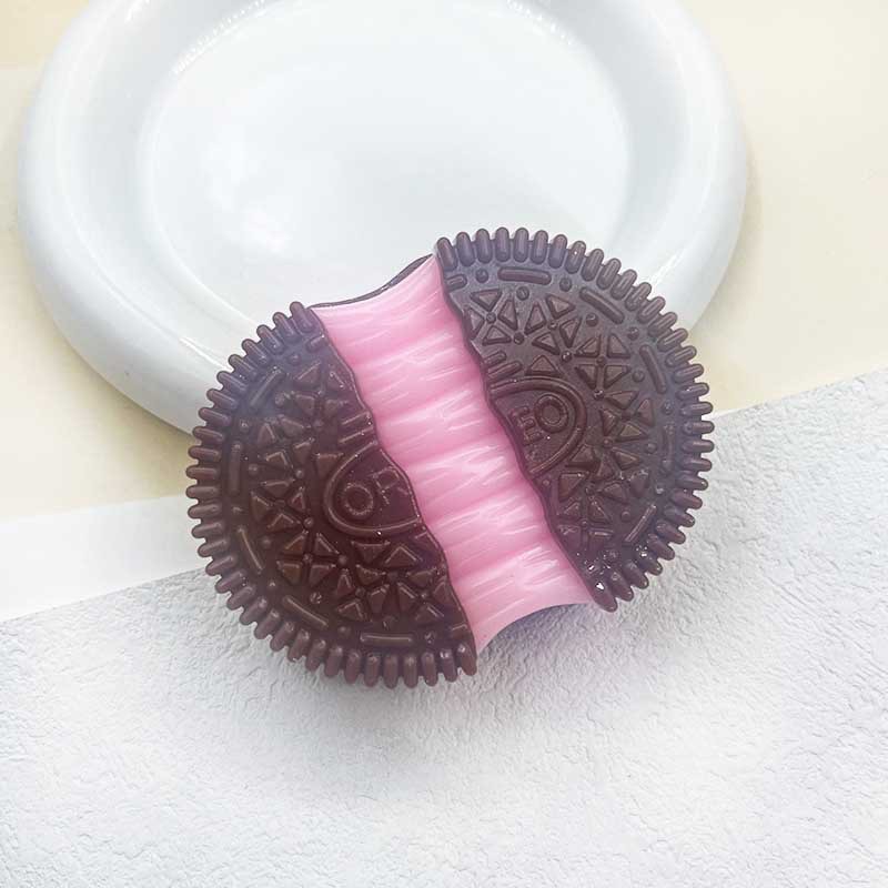 Brown powder drawing oreo pinch