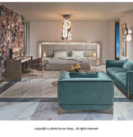 Ensemble de meubles de chambre à coucher de luxe, collection sur mesure de designer, comprenant un lit grand format de style moyen-oriental en or