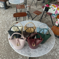 Sac seau tendance rétro pour femme en PU léger, imperméable, avec fermeture à loquet, capacité 1-1,9 L, sac à bandoulière ouvert et élégant