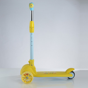 Patinete infantil de tres ruedas, altura ajustable, plegable, con luces y música para niños de 1 a 12 años - Product Image 5