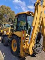 Chargeuse-pelleteuse JCB 3CX d'origine, machine de terrassement et de chargement JCB 3CX, engin de construction stable
