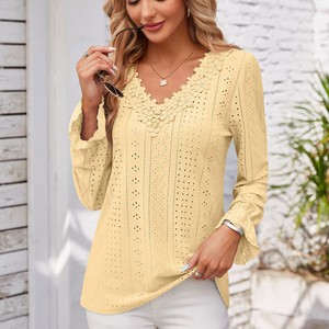 T-<span class=keywords><strong>shirt</strong></span> à <span class=keywords><strong>manches</strong></span> <span class=keywords><strong>longues</strong></span> ample à col en V brodé et à lacets pour femme OuYaan 2025 - Product Image 4