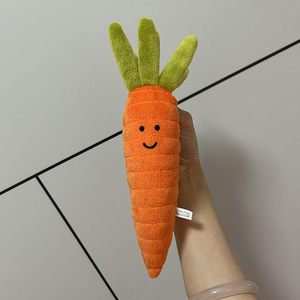 Creatieve Pluche Knuffel Groenten Wortel Sleutelhanger Zachte Plushie Gepersonaliseerde Merk Uitvoerbare Rugzak Decoratie - Product Image 3