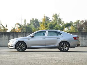 Voitures d'occasion chinoises les plus vendues 2024 SKODA Superb Bon état Transmission automatique Turbo Conduite à gauche Exportation Caméra de recul - Product Image 3