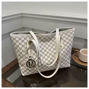 Bolsos de Diseñador de Moda 2026, Bolso de Cuero PU Sólido, Bolso de Mano Moderno con Cadena, Bolso Pequeño con Solapa, Bolsos de Mano de Diseñador para Mujer - Product Image 3