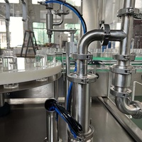 Machine de remplissage de bouteilles liquides entièrement automatique pour petites bouteilles de gorrila potelées Composants PLC pour utilisation chimique de sacs à poudre