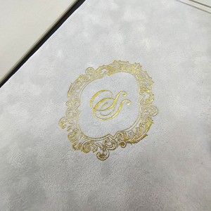 การ์ดเชิญงานแต่งงานแบบปกแข็งผ้าลินินสีขาวสุดหรูหรา พร้อมริบบิ้นผ้าไหม ดีไซน์พิเศษ ขนาด 5 <span class=keywords><strong>x</strong></span> 7 นิ้ว - Product Image 3