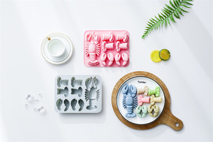 Moldes de Silicona Antiadherentes con Diseño de Langosta, Reutilizables, de Grado Alimenticio, Lindos Moldes Magnéticos de Silicona para Chocolate, Dulces y Hielo - Product Image 6