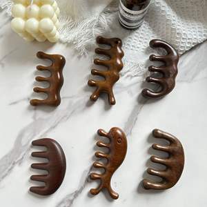 Venta directa de fábrica Nueva llegada Peine de masaje de sándalo natural Peine de meridiano de cabeza Peine de masaje de cuero cabelludo de cara ancha - Product Image 3