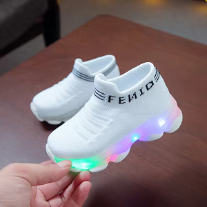 Zapatillas Deportivas Casuales para Niños, Zapatillas con Luces LED para Niños, Modelo 2025, Zapatos para Caminar Transpirables, Suaves y Cómodos para Bebés - Product Image 4