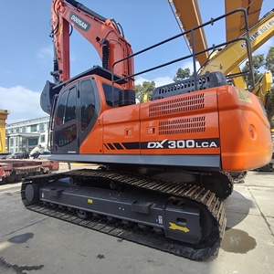 รถขุดมือสอง DOOSAN DX300LCA 22 ตัน เครื่องยนต์ Doosan ปั๊มไฮดรอลิก Kawasaki มอเตอร์ วาล์ว KYB ชั่วโมงการใช้งานต่ำ สภาพ 90% ใหม่ ราคาแข่งขัน ปี 2023 - Product Image 4