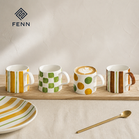 Mug Keramik Lukis Tangan Logo Kustom FENN, Cangkir Kopi Teh dengan Gagang, Grosir Peralatan Minum untuk Rumah, Dapur, Kafe, Pesta