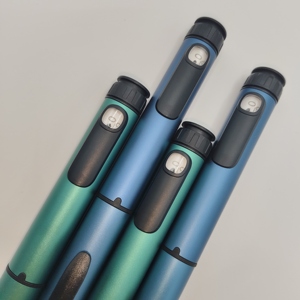 Bolígrafo de Inyección de Metal Reutilizable V1 Ecológico y Duradero con Diseño Gráfico de Logotipo Personalizable para Aplicaciones de Cuidado de la Piel - Product Image 1