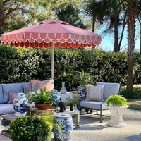 Parasol de jardin rond Premium 9' en coton Portofino avec franges, cadre inclinable en aluminium antirouille, parasol de marché avec bordure blanche festonnée