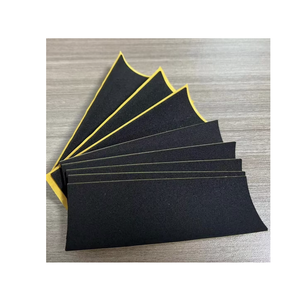 Bande adhésive antidérapante noire prédécoupée personnalisée pour skateboard et trottinette - Product Image 1