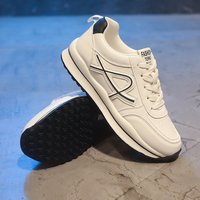 Sepatu wanita ukuran besar 41-43, sneakers putih berbahan mesh breathable untuk wanita, Musim Semi/Panas 2025, kasual serbaguna dengan sol tebal