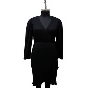 Elegante Vestido Midi Negro con Lentejuelas, Cuello en V, Manga Tres Cuartos, Dobladillo Asimétrico, para Fiesta - Product Image 1