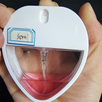 Penjualan laris botol semprot kabut saku kartu kredit berbentuk hati Mini plastik 30ml untuk penyemprot pembersih tangan