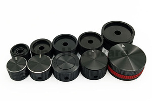 Perillas de control de potenciómetro y codificador de aluminio moleteado con rejilla plateada negra QL1416GZ de 14*16mm para equipos electrónicos, con eje dentado - Product Image 3